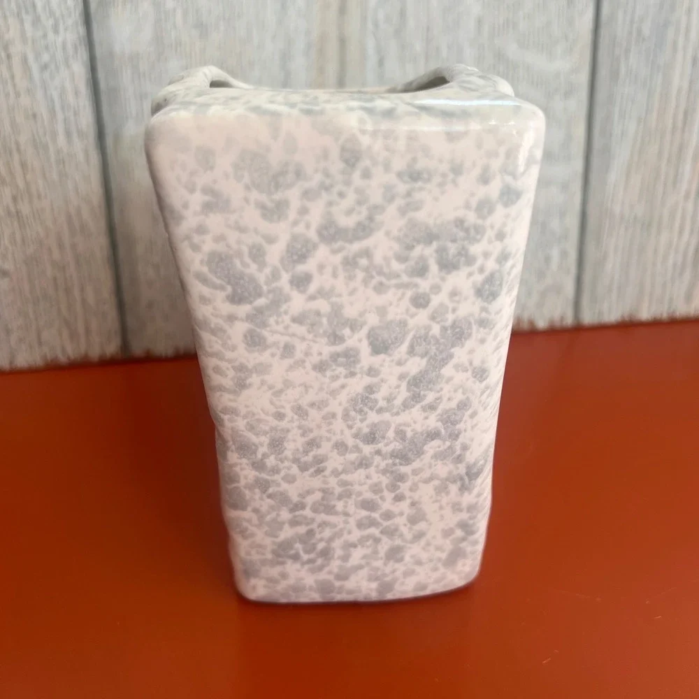 Vintage Ceramic Fan Vase Art Deco‎ Style Gray White Sponge Glaze Pleated 6 Inch